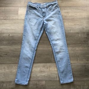 Like new Levi’s 311 shaping skinny